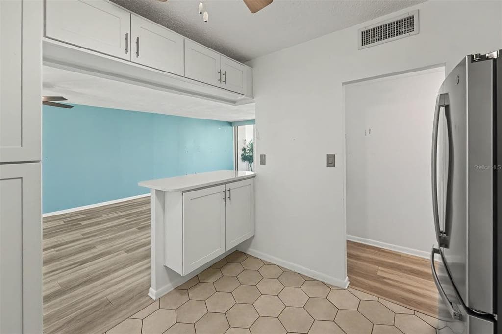 30 TURNER STREET 806 photo 10