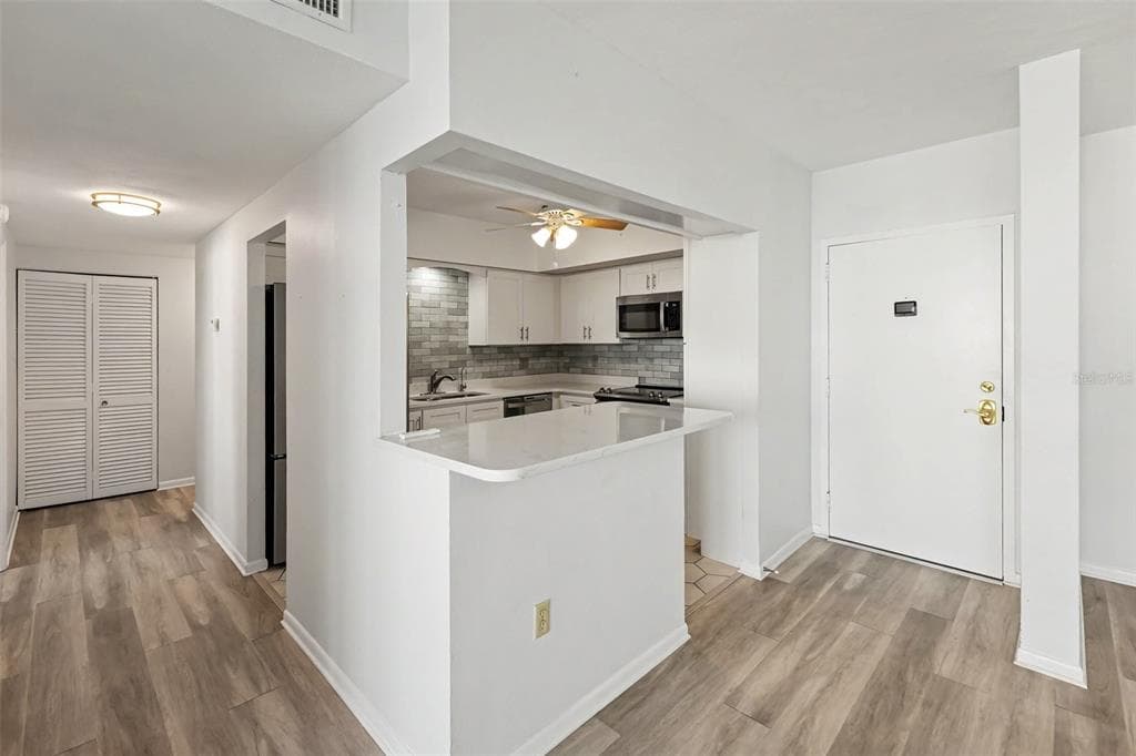 30 TURNER STREET 806 photo 11