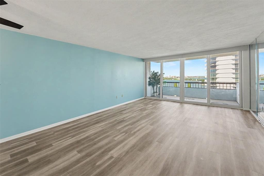 30 TURNER STREET 806 photo 4