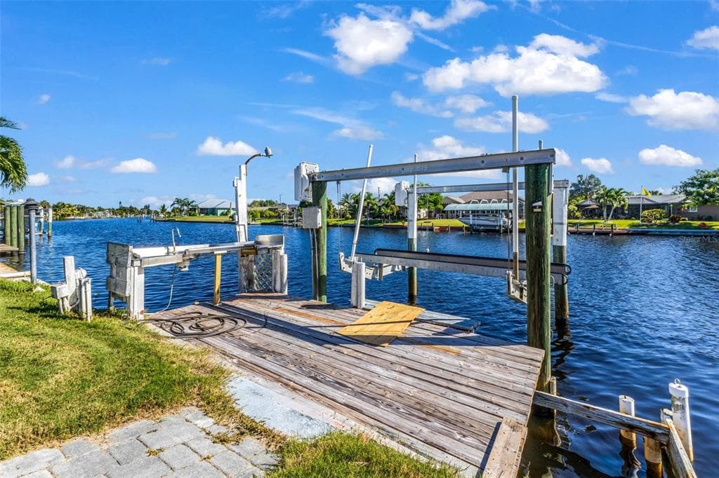 311 W TARPON BOULEVARD NW photo 6