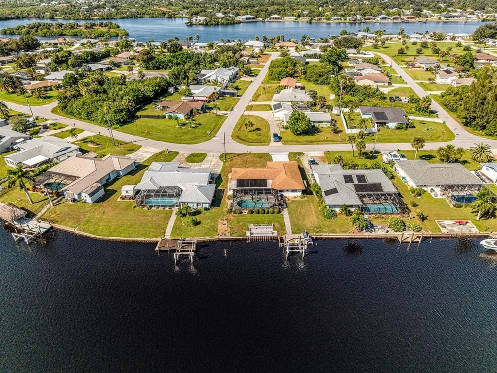 311 W TARPON BOULEVARD NW photo 3