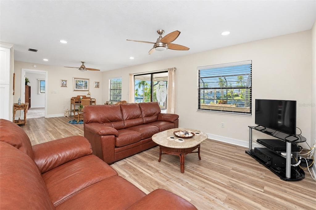 18231 HOTTELET CIRCLE photo 18