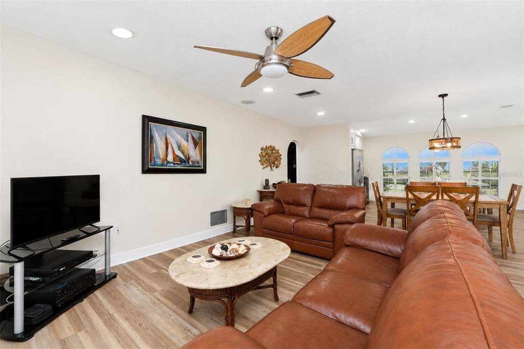 18231 HOTTELET CIRCLE photo 19