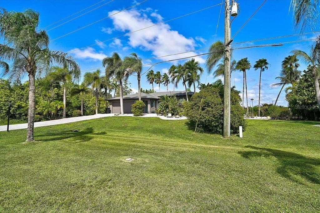 8877 CALUMET BOULEVARD photo 2