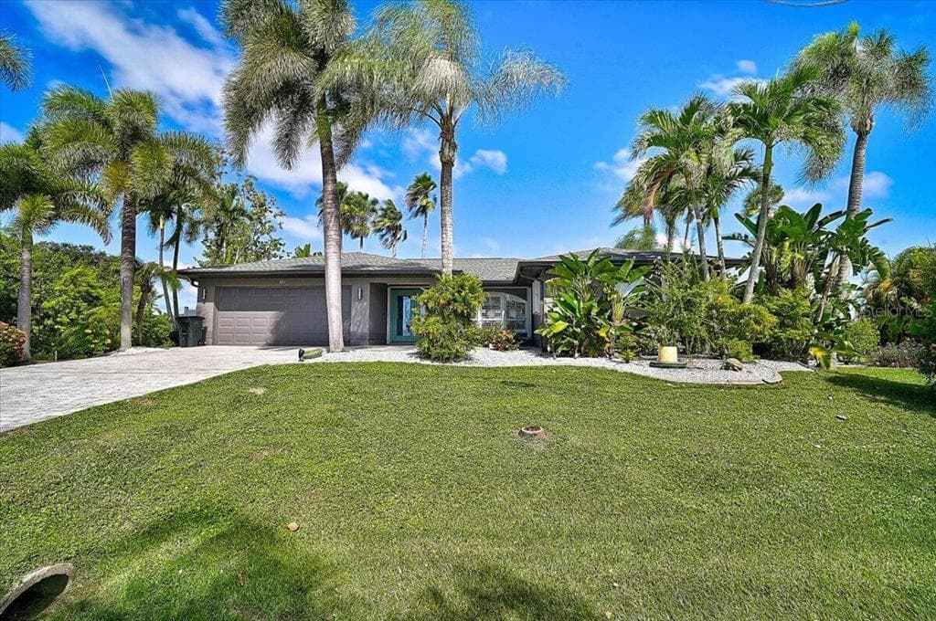 8877 CALUMET BOULEVARD photo 1
