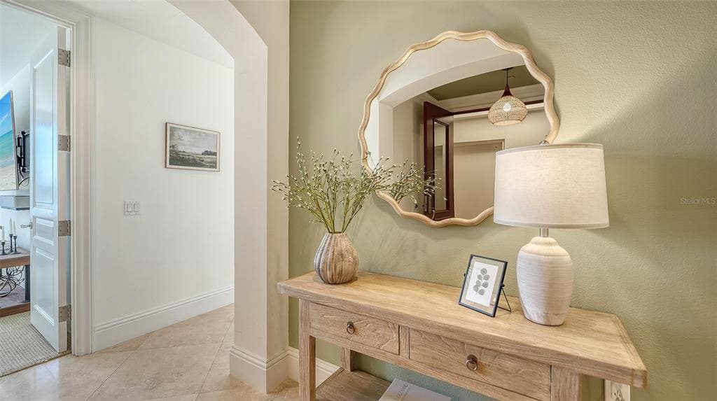 464 GOLDEN GATE POINT #304 5