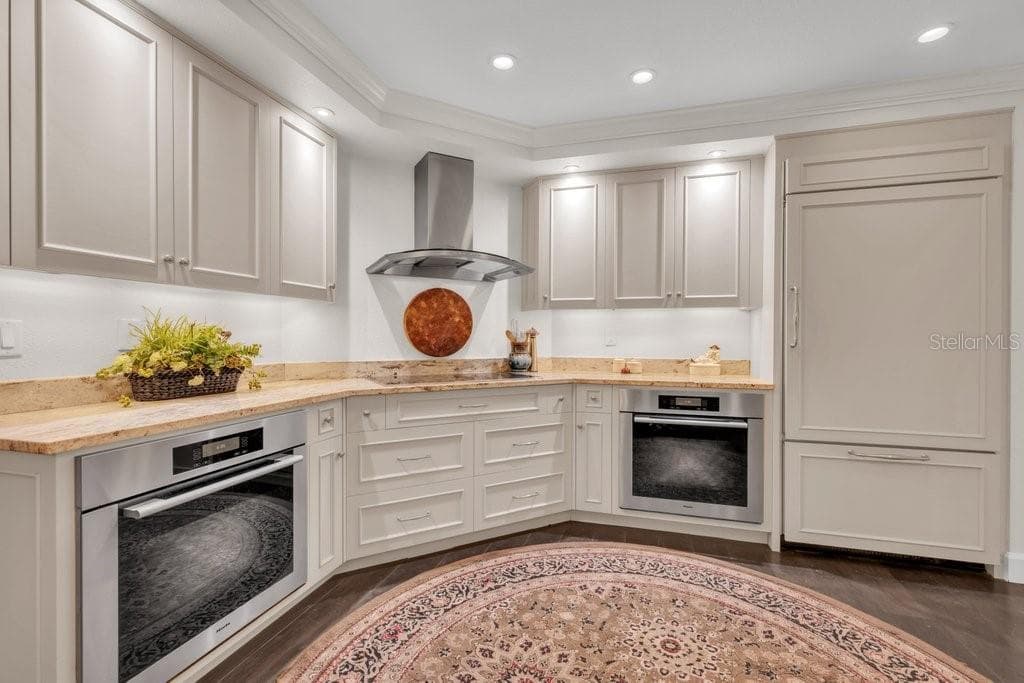 1184 WEYBRIDGE LANE photo 8
