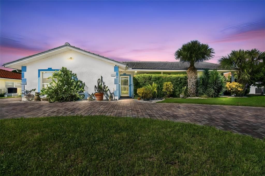 5451 WINDWARD WAY photo 2