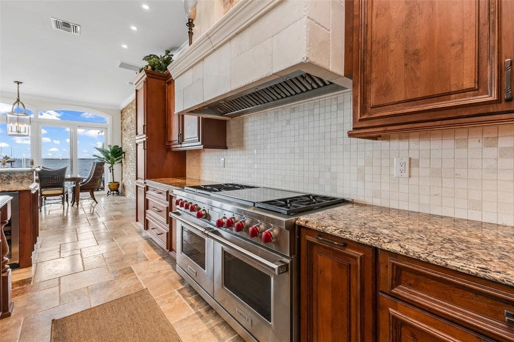 2030 JAMAICA WAY photo 13