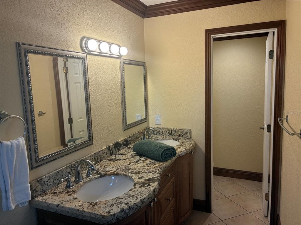 475 CANAL POINT N 1140 photo 19