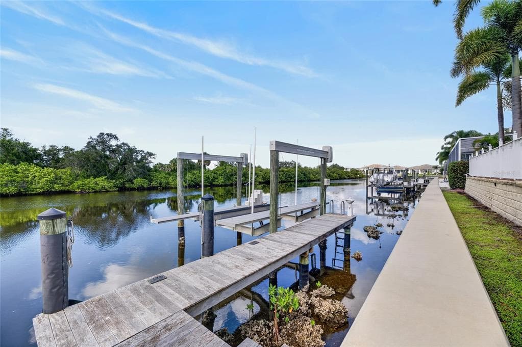 825 ISLEBAY DRIVE photo 4