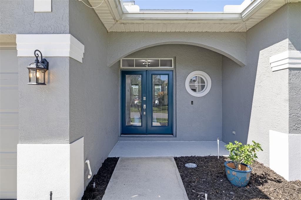 124 41ST CIRCLE E photo 6