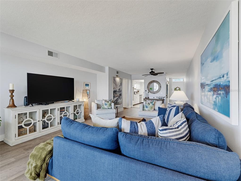 1868 SHORE DRIVE S 511 photo 22