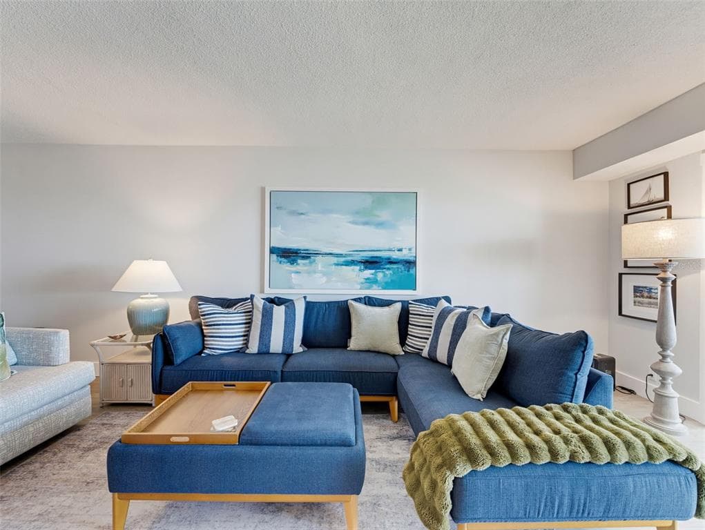 1868 SHORE DRIVE S 511 photo 20
