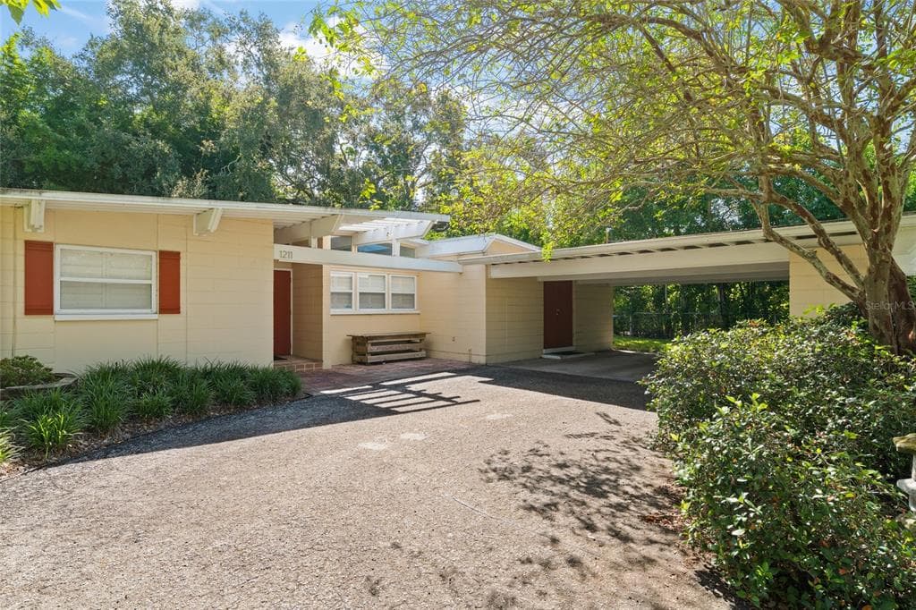 1211 BROOKSIDE DRIVE photo 2