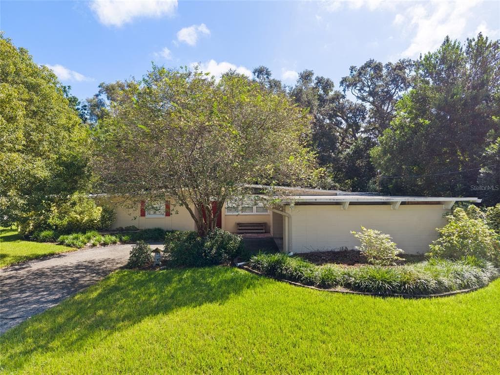 1211 BROOKSIDE DRIVE photo 1