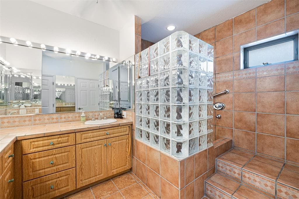 DRIVE photo 17