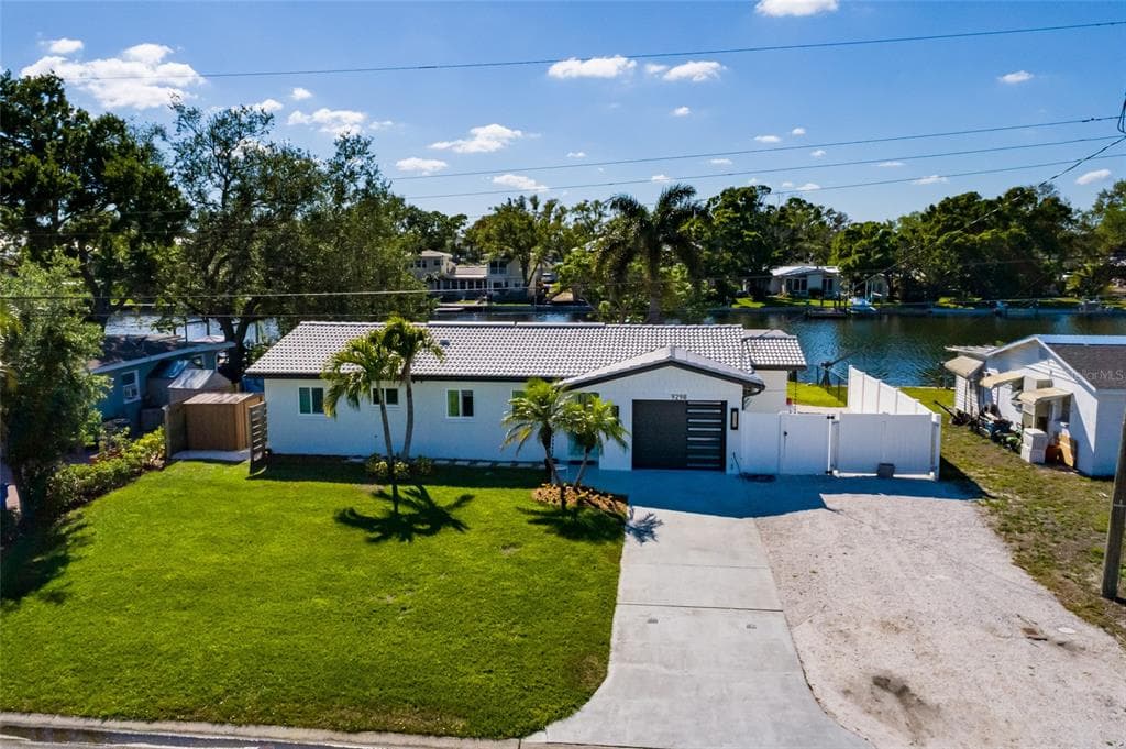 9298 SUN ISLE DRIVE NE photo 1