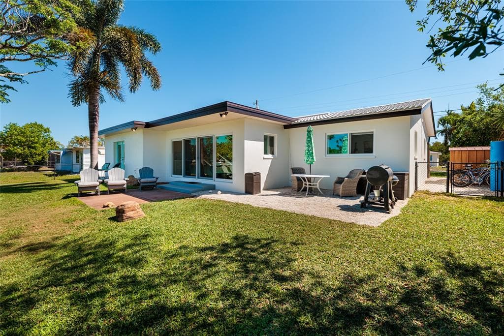 9298 SUN ISLE DRIVE NE photo 15