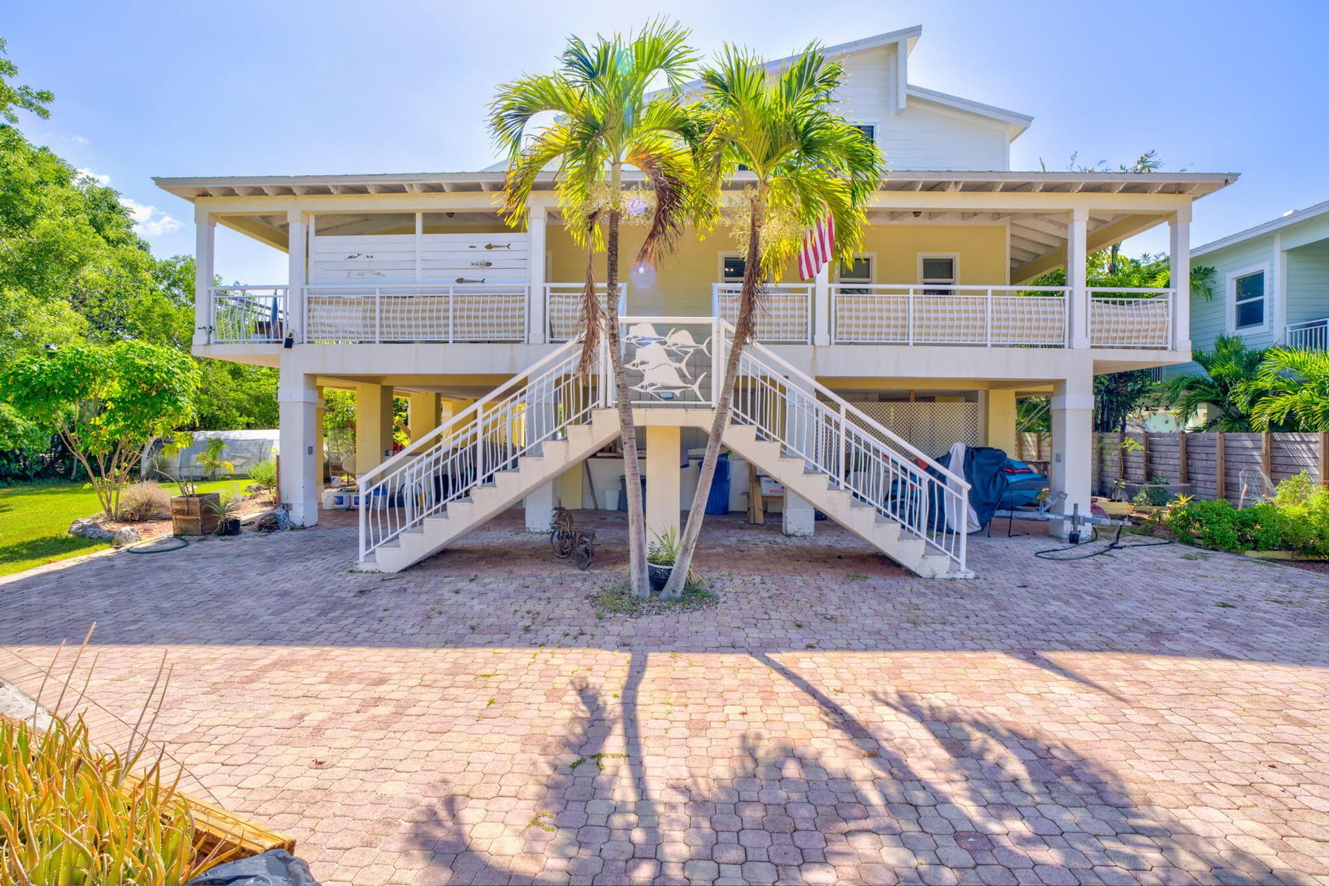894 Ellen Dr photo 1