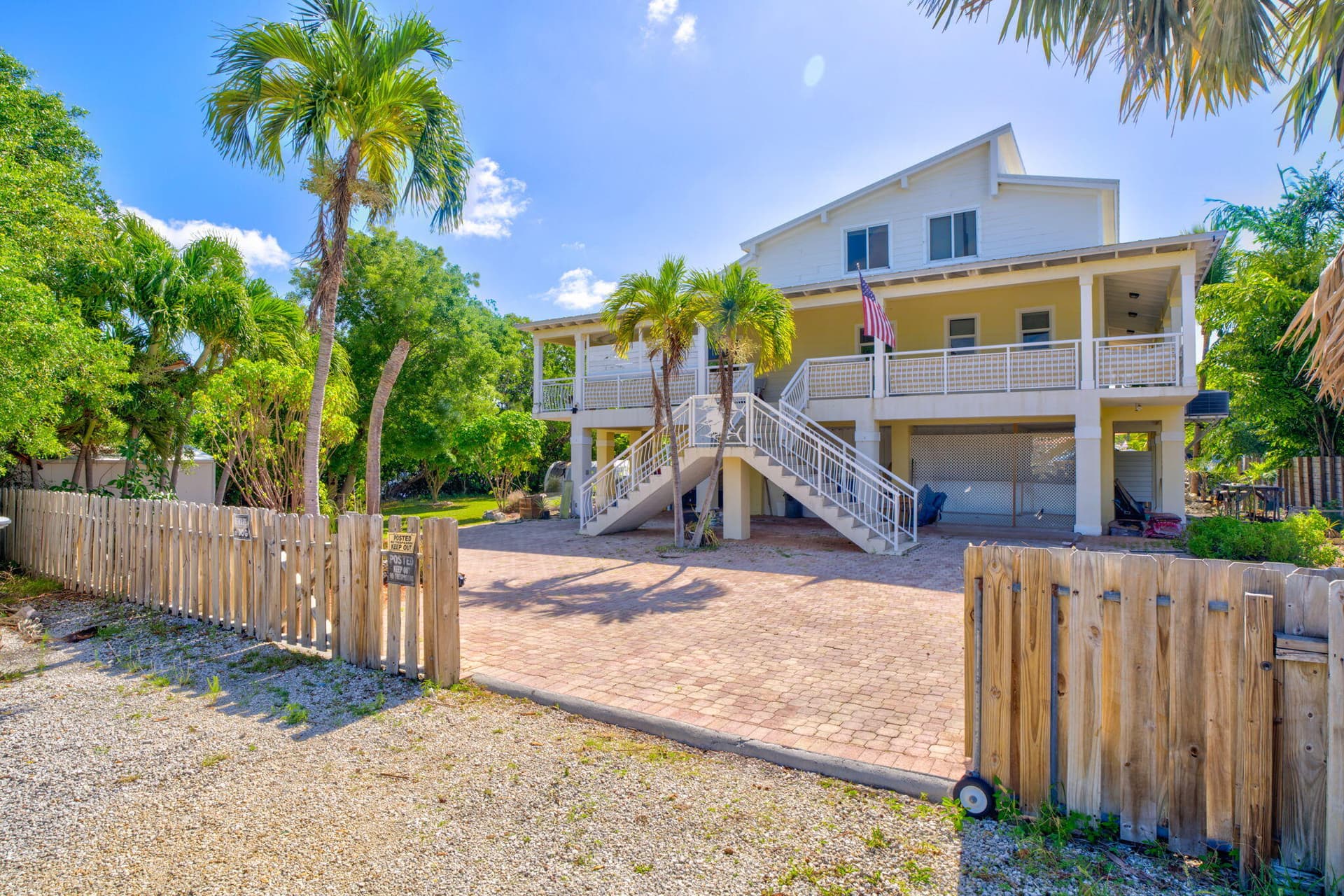 894 Ellen Dr photo 2
