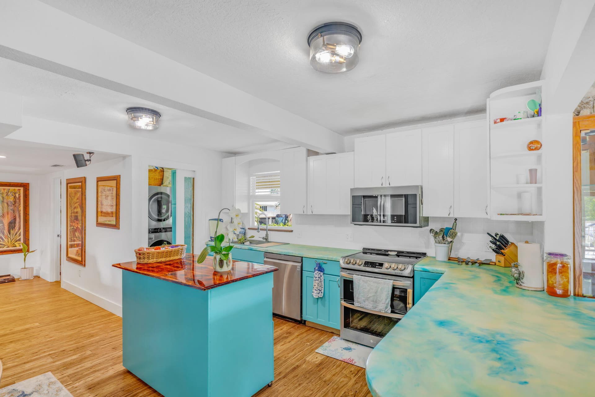 894 Ellen Dr photo 9