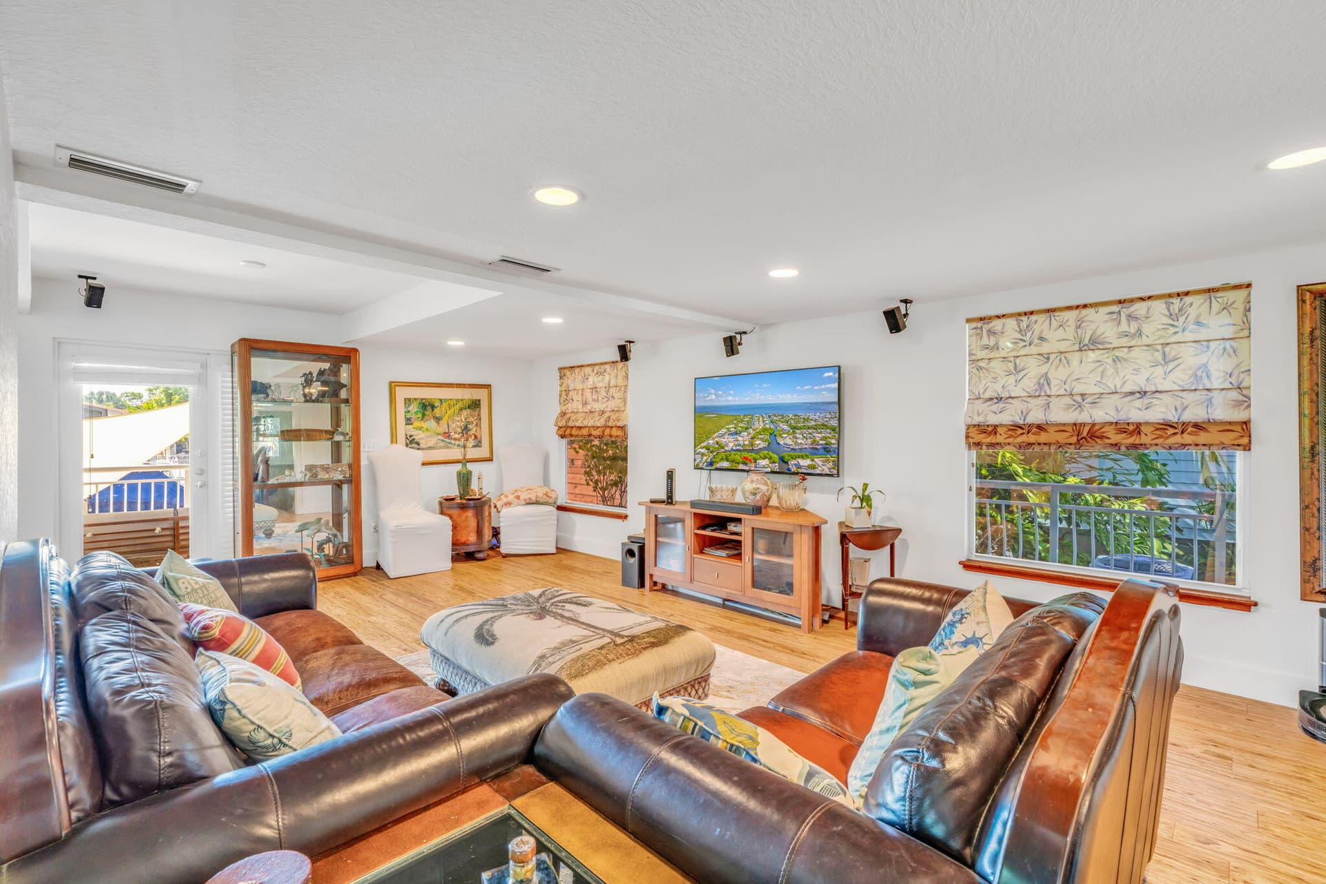 894 Ellen Dr photo 7