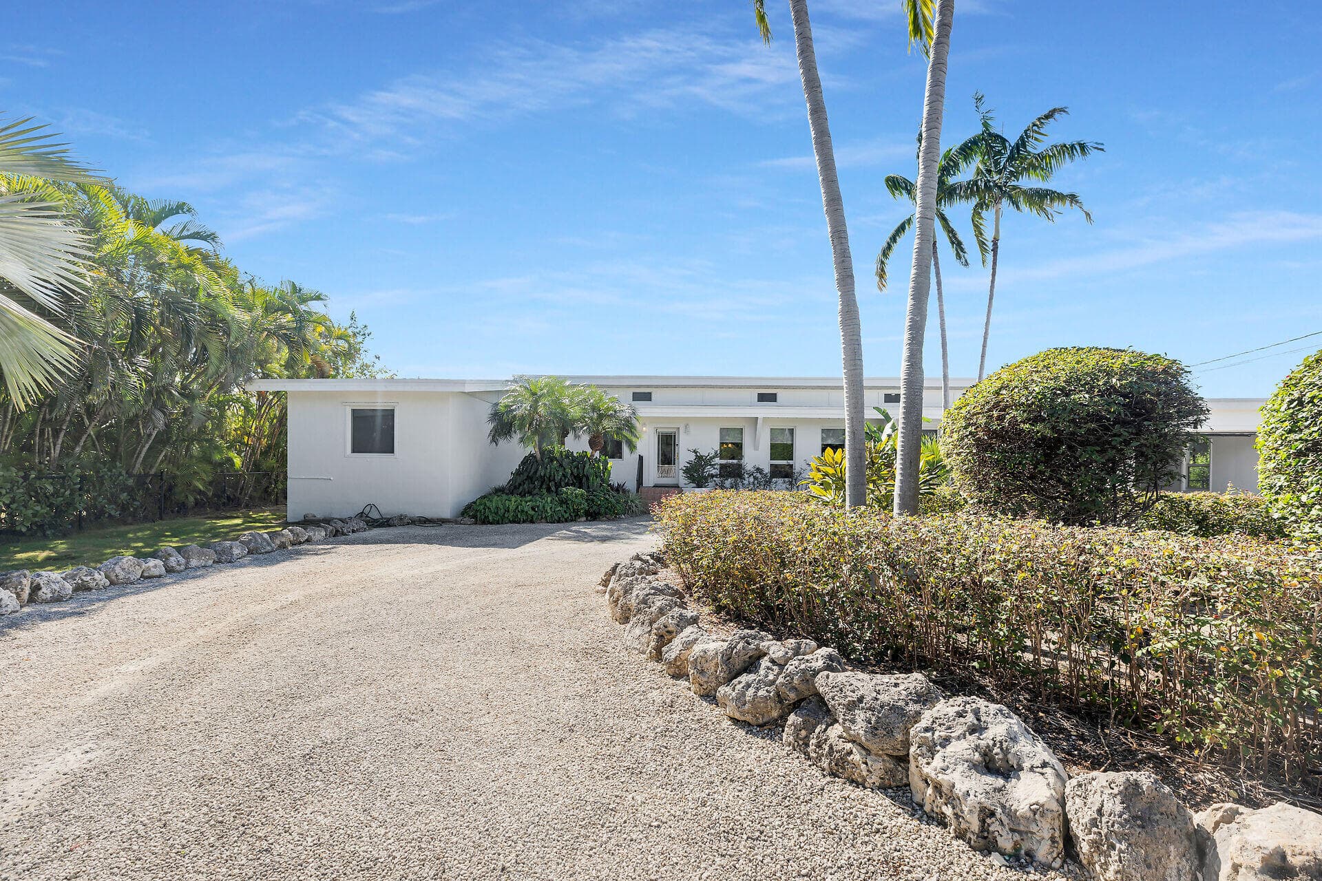 7501 Gulfstream Boulevard photo 2