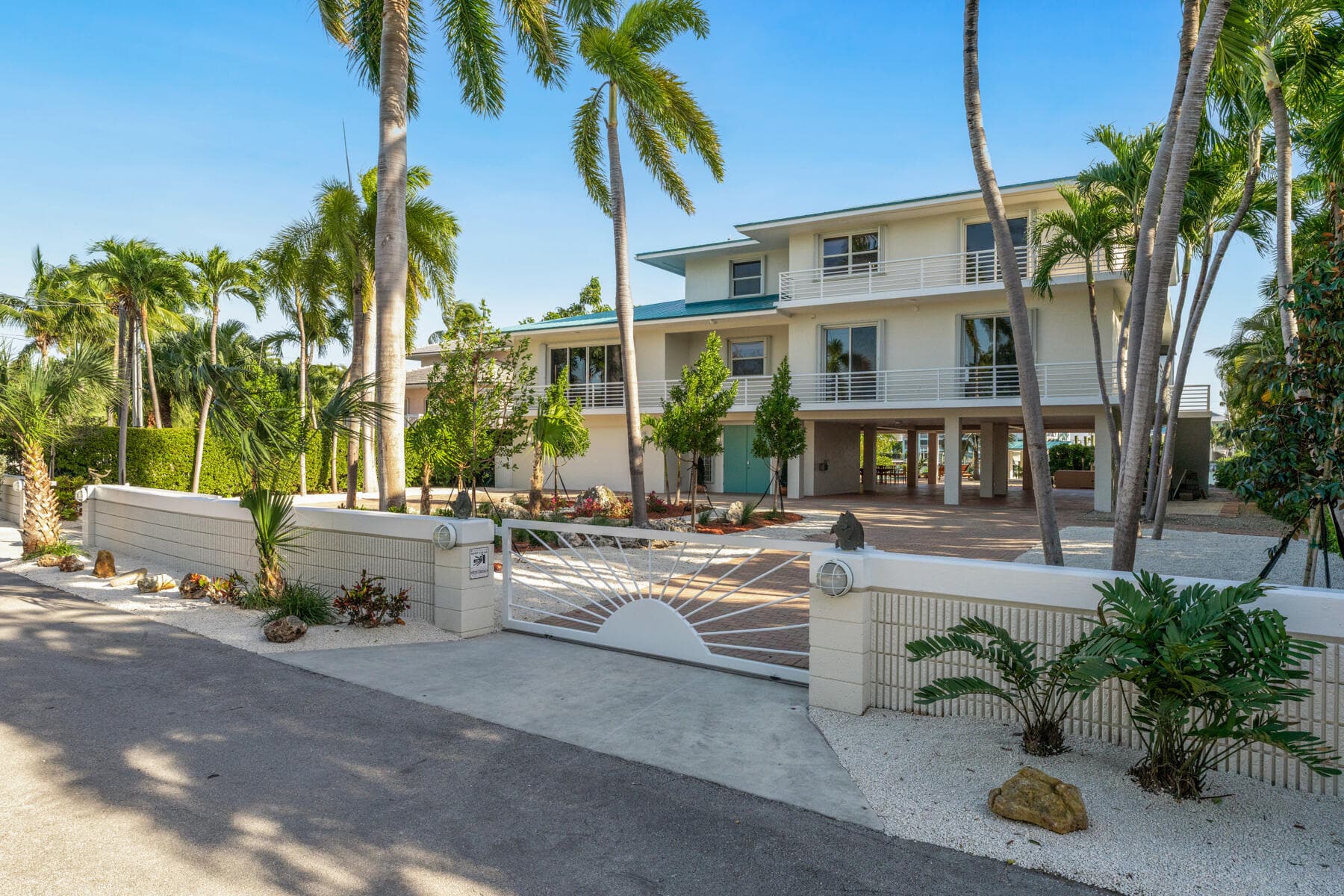 137 Sapodilla Dr photo 6