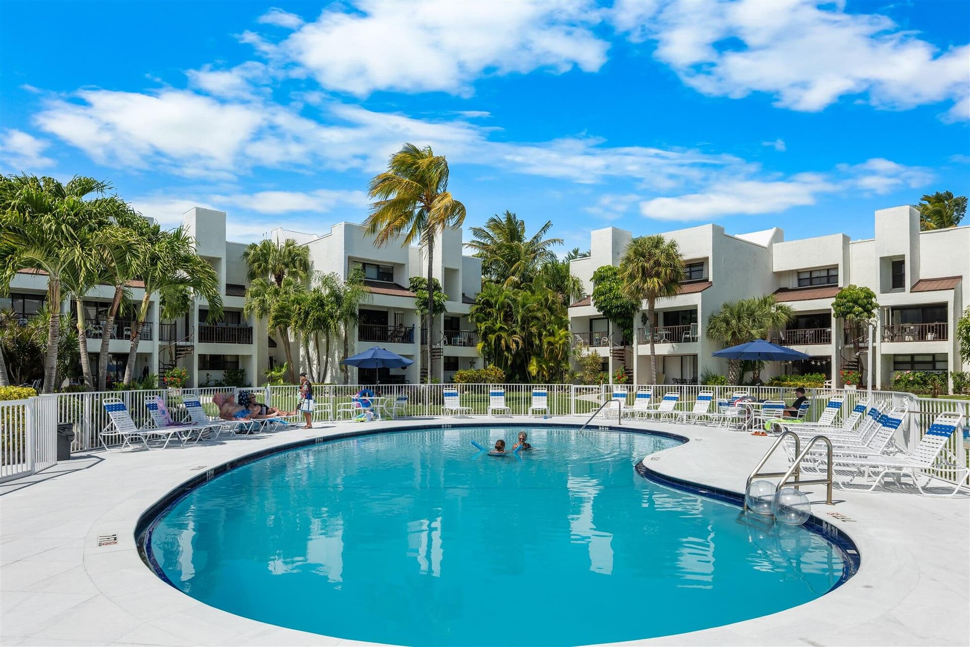 601 W Ocean Drive 105D photo 4