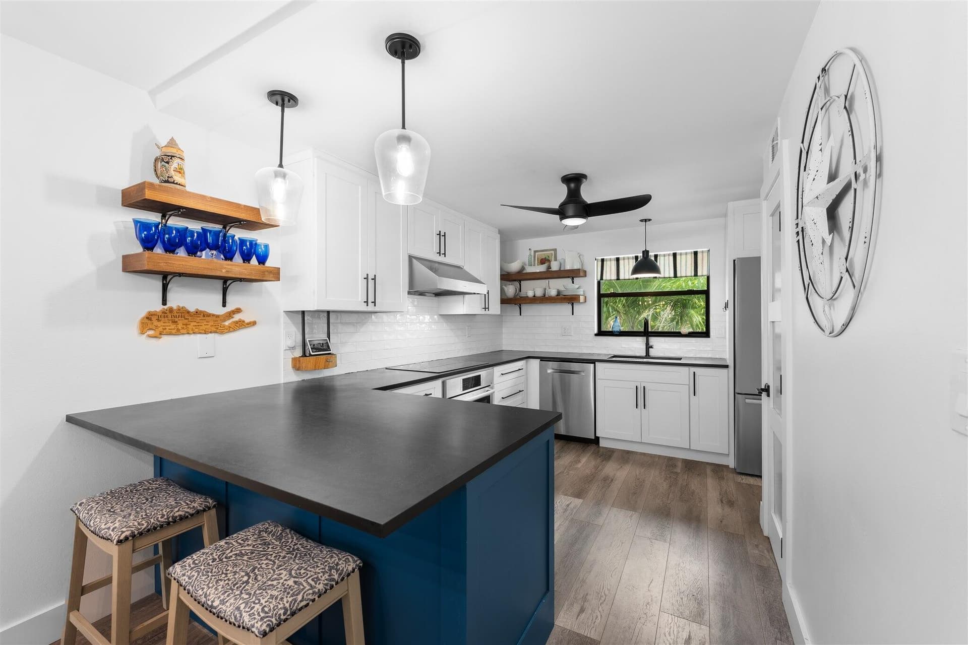 601 W Ocean Drive 105D photo 16