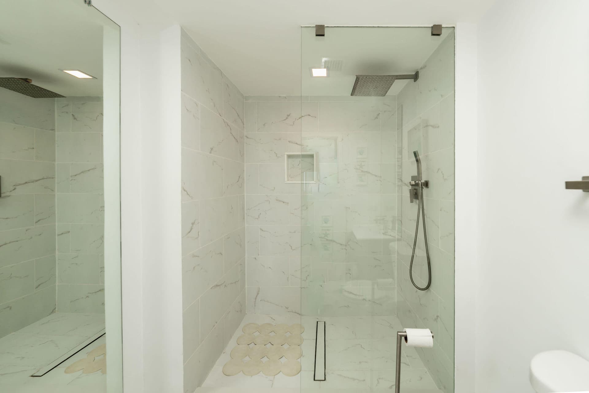 500 Burton Drive 2409 photo 24