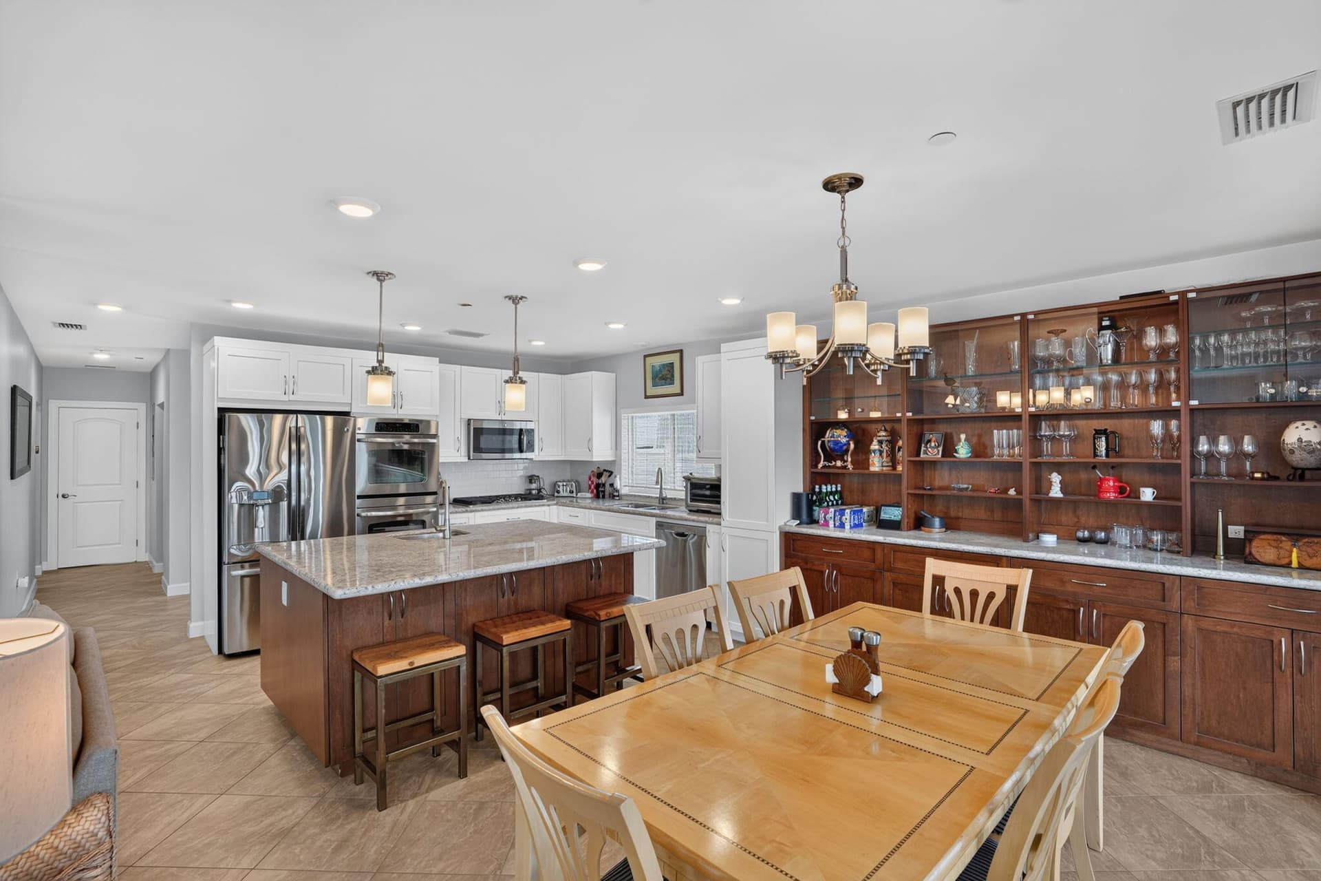 1608 Monmouth Lane photo 7