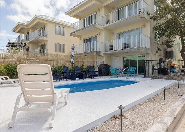 315 E Ocean Drive photo 1