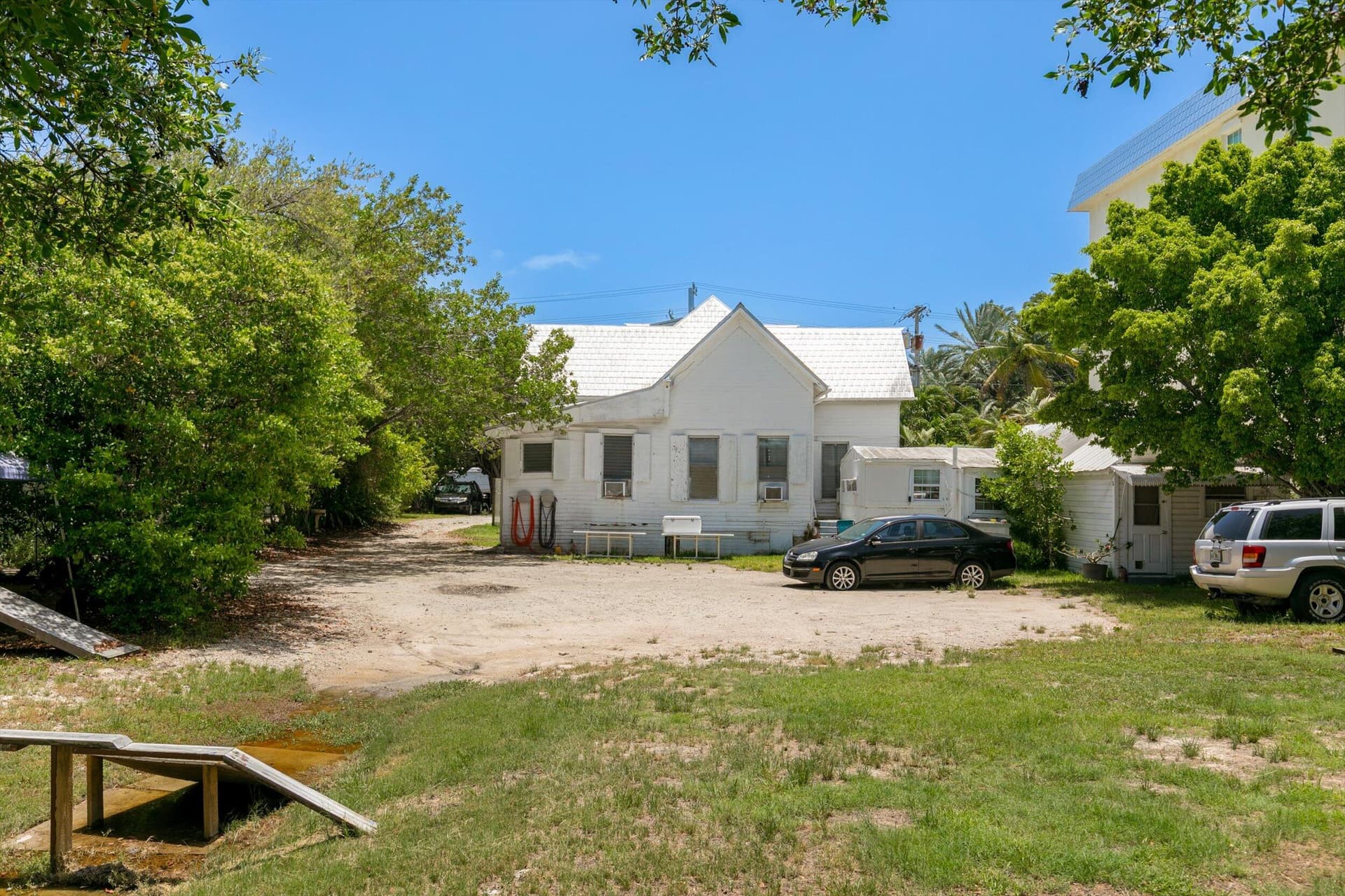 901 Eisenhower Drive photo 23