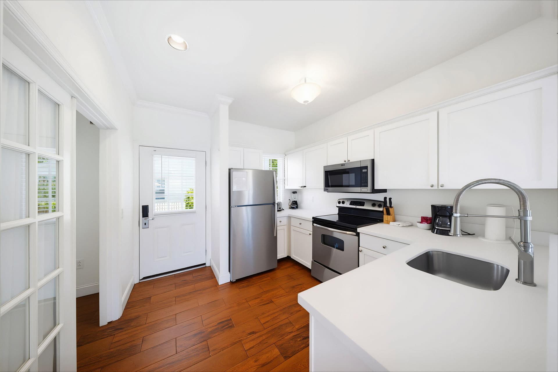 7044 Harbor Village Drive photo 9