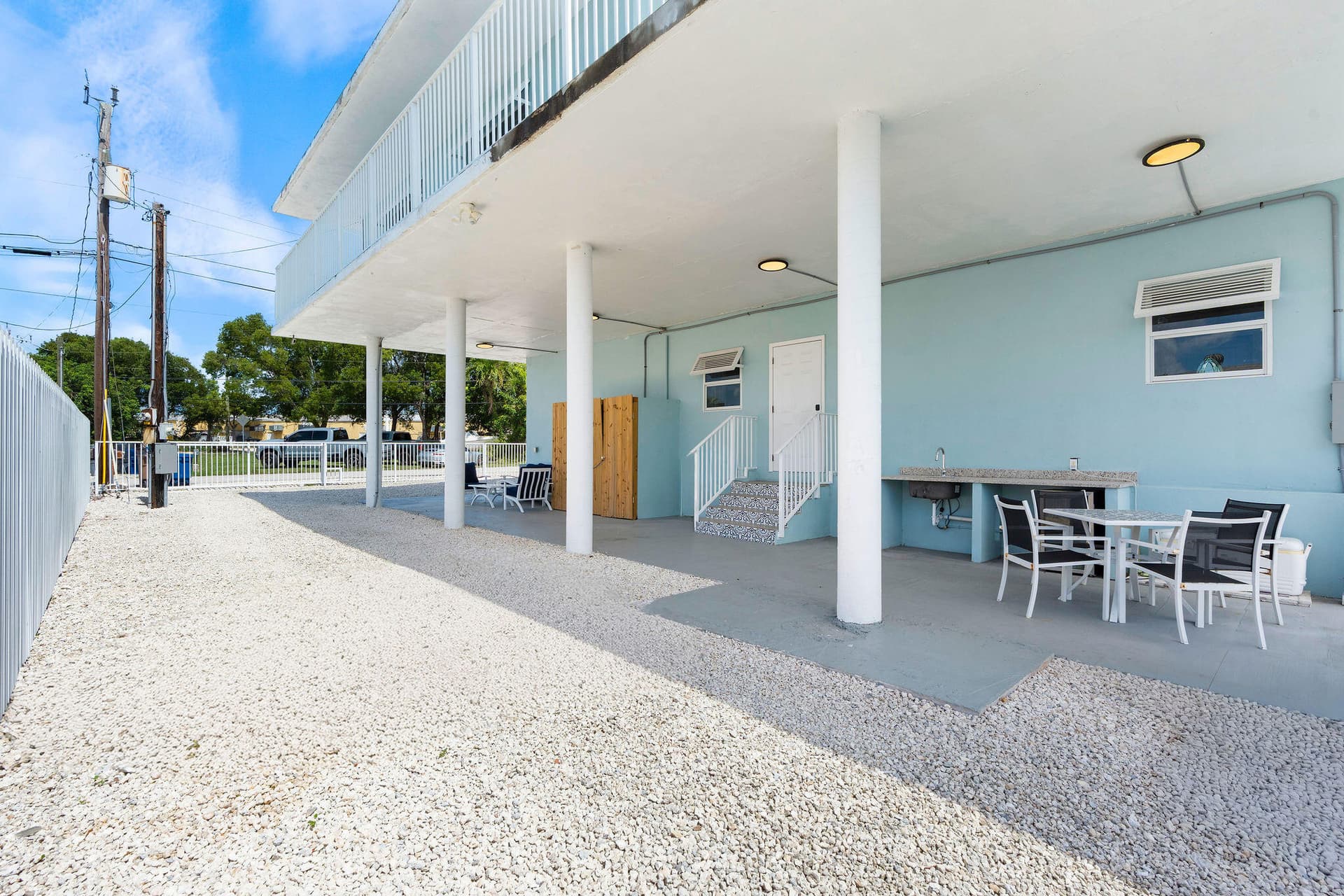 1007 Hialeah Lane photo 8
