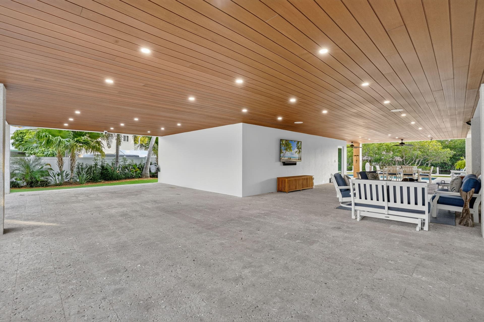328 S Coconut Palm Boulevard photo 17
