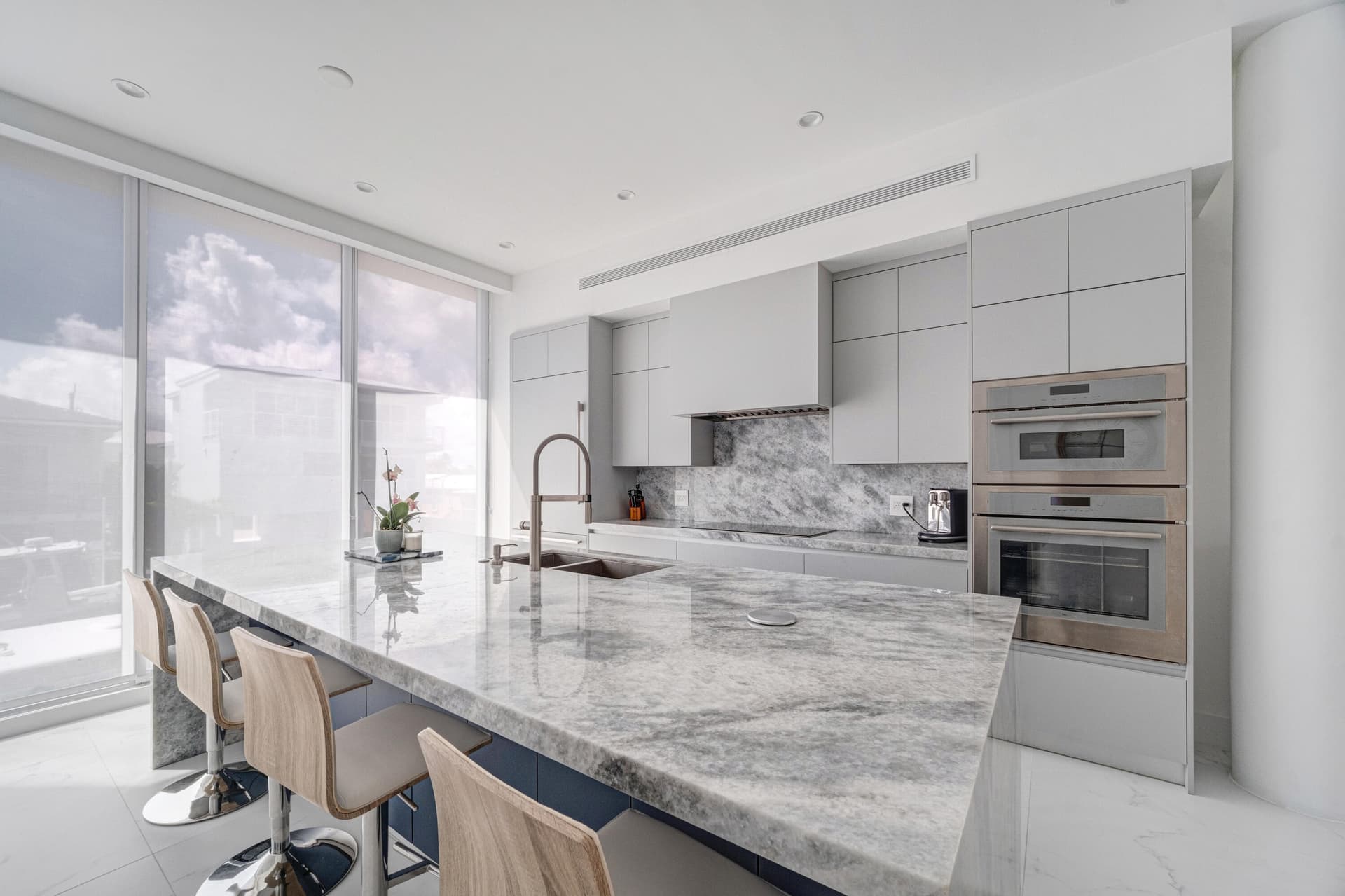 164 W Avenue C photo 16