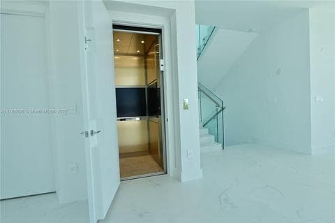 164 W Avenue C photo 14
