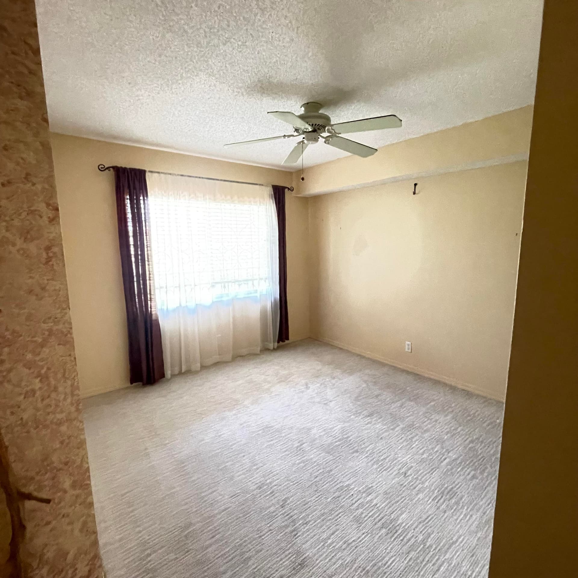 1540 Riverside Drive 14 photo 24