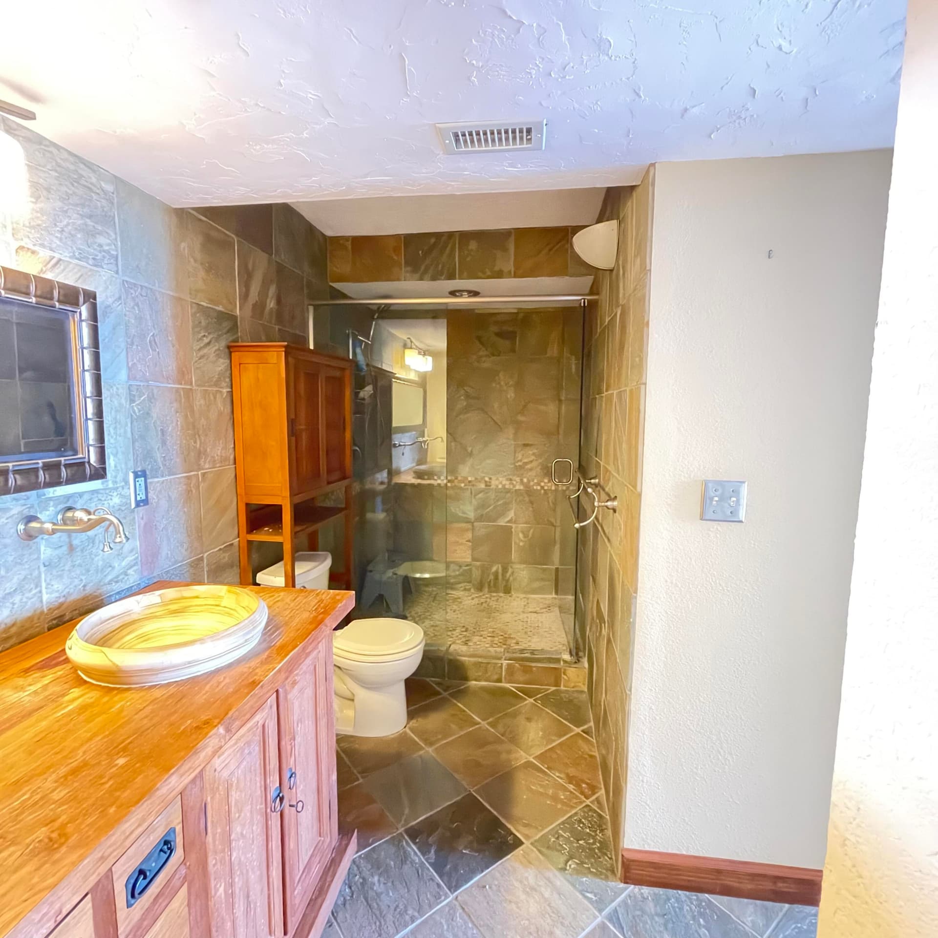 1540 Riverside Drive 14 photo 16
