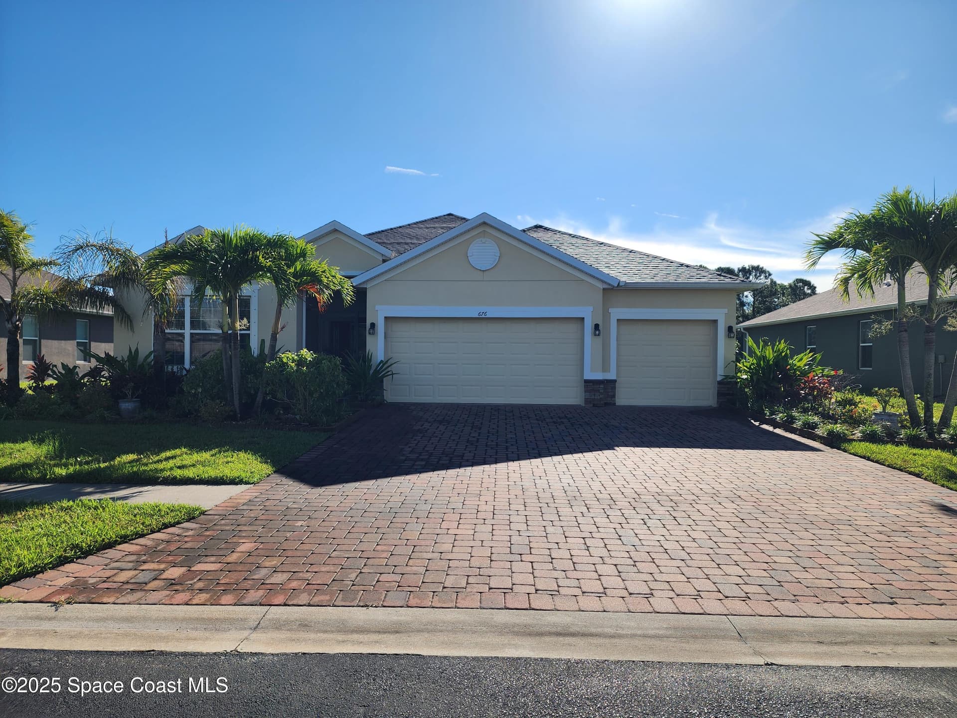 676 Stonebriar Drive SE photo 2