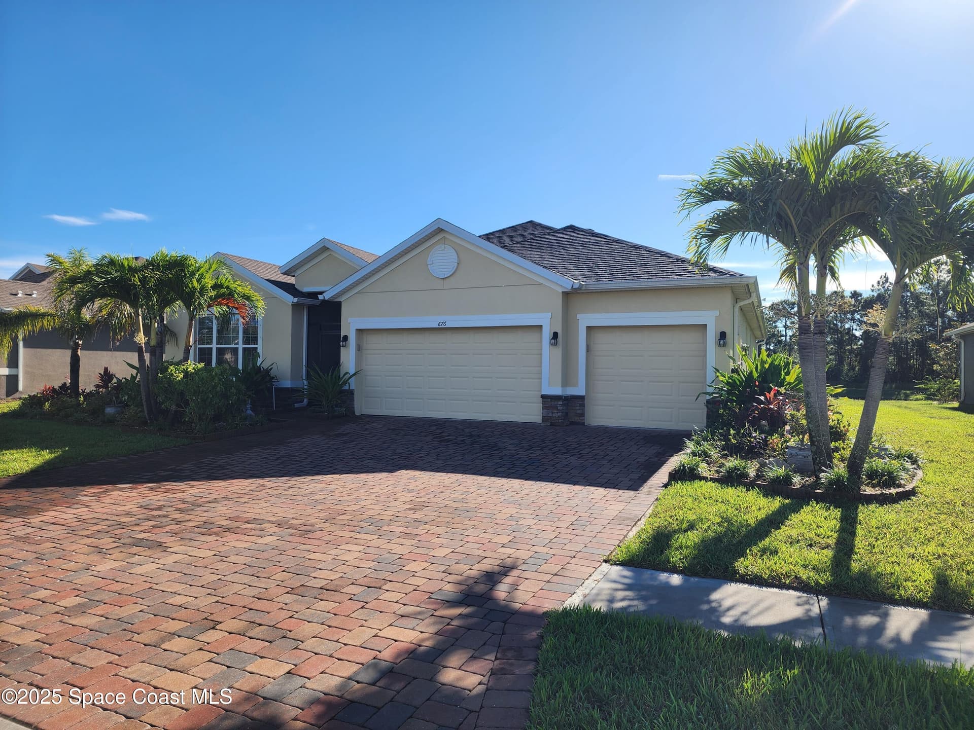 676 Stonebriar Drive SE photo 3