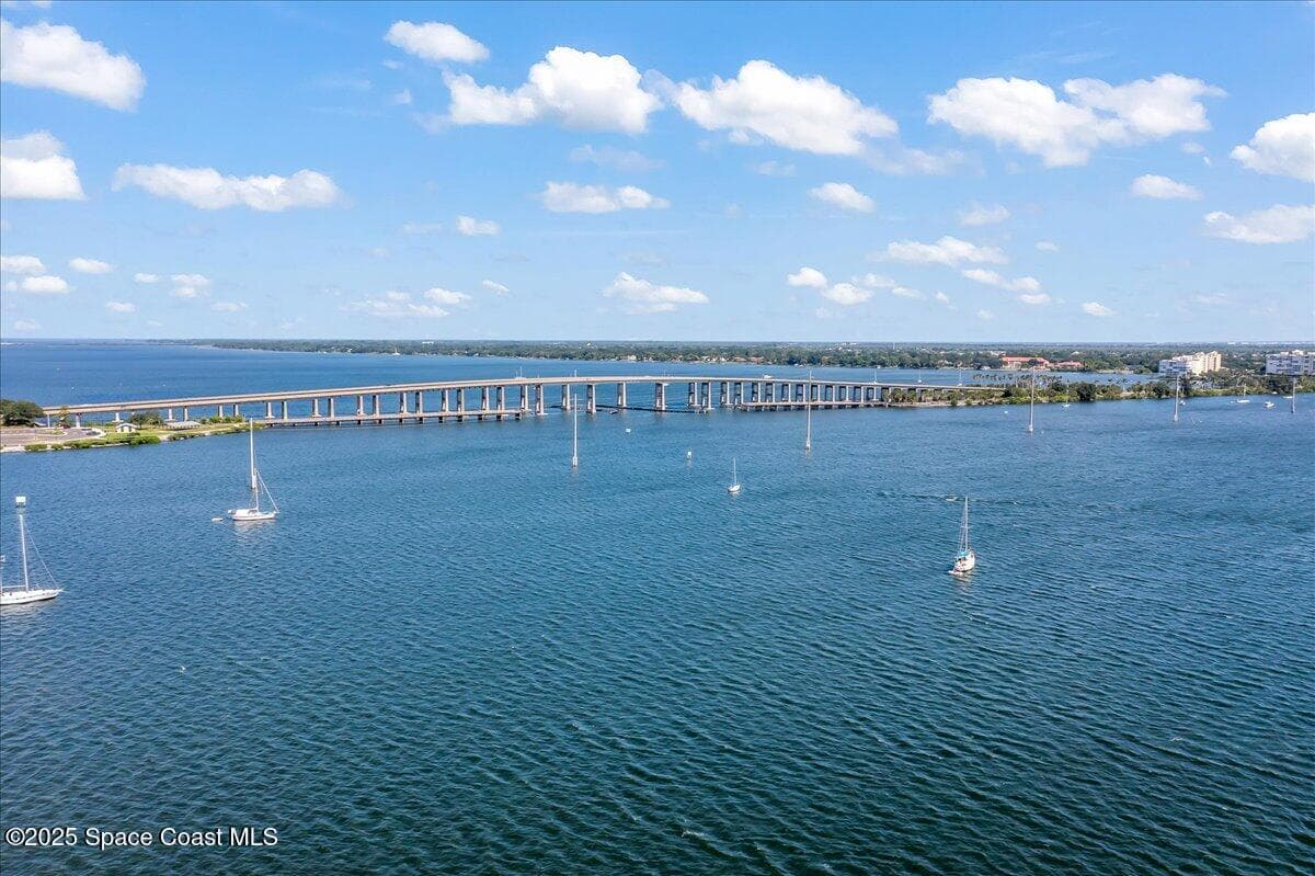 104 Riverside Drive 203 photo 2