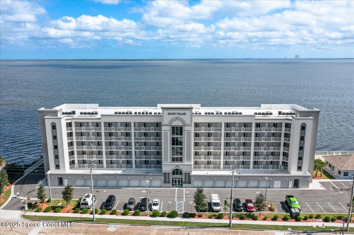 1805 Riverside Drive 206 photo 3