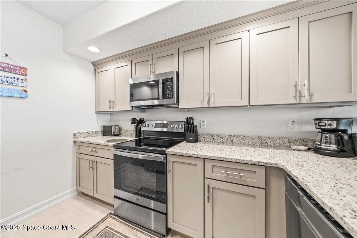 1805 Riverside Drive 206 photo 10