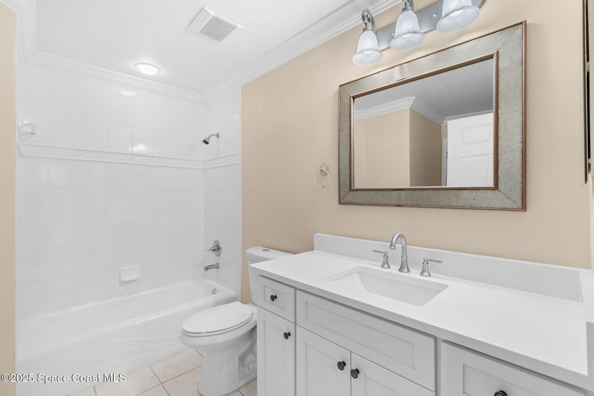 4007 N Harbor City Boulevard 402 photo 8
