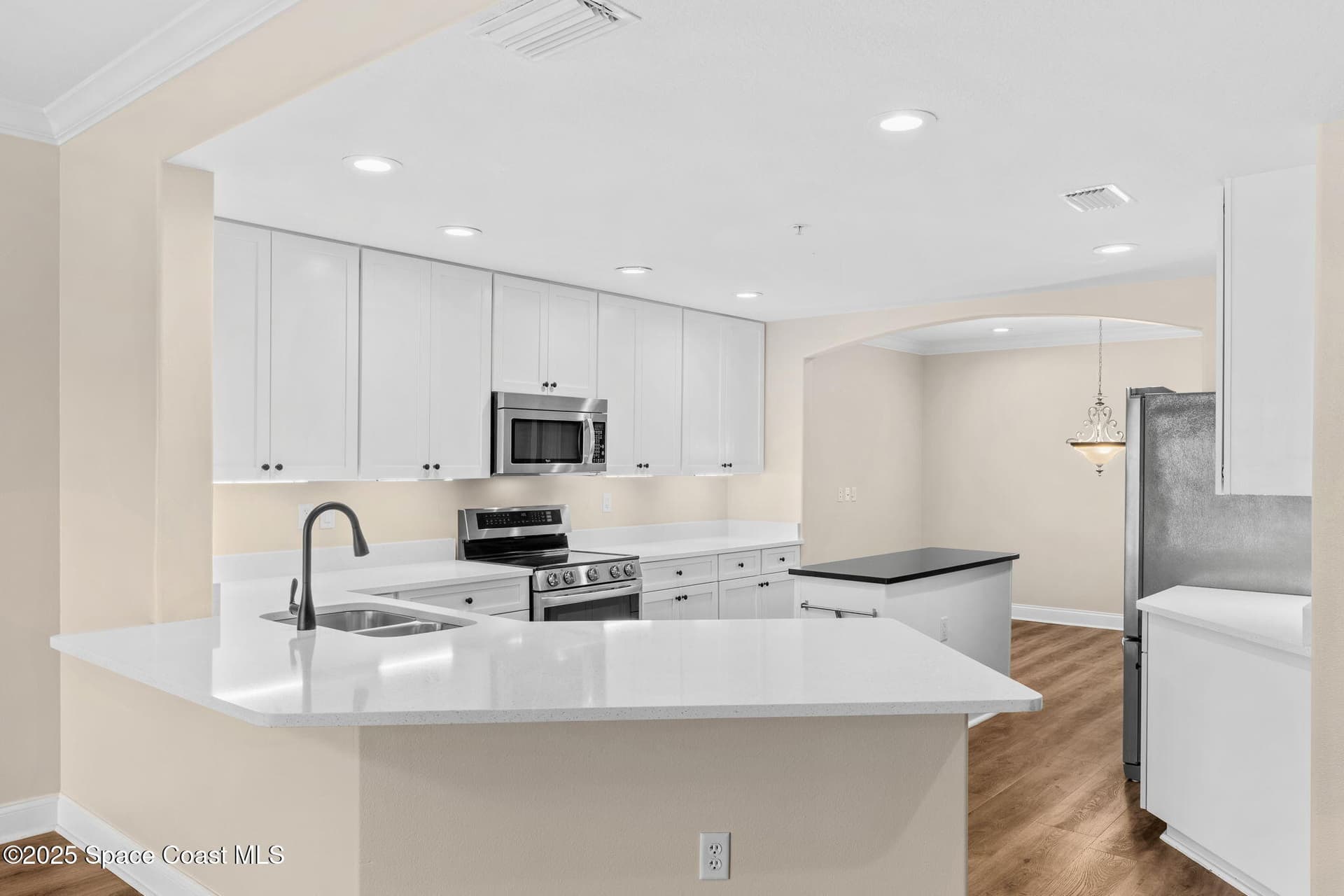 4007 N Harbor City Boulevard 402 photo 17