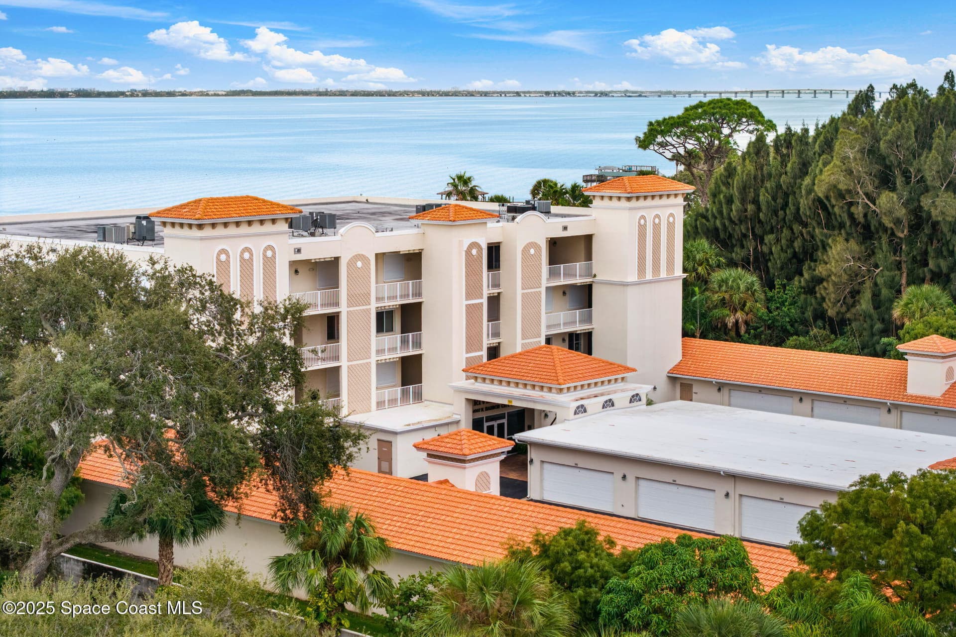 4007 N Harbor City Boulevard 402 photo 2